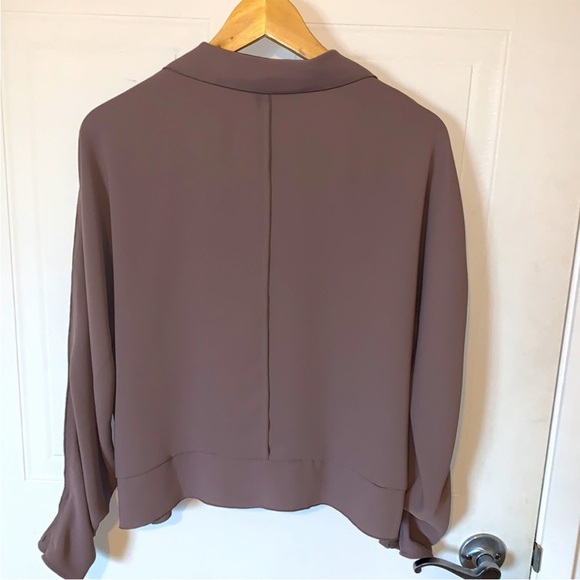 NWOT Aritzia Babaton Martin Blouse Stone Taupe - Size Medium - Picture 3 of 3